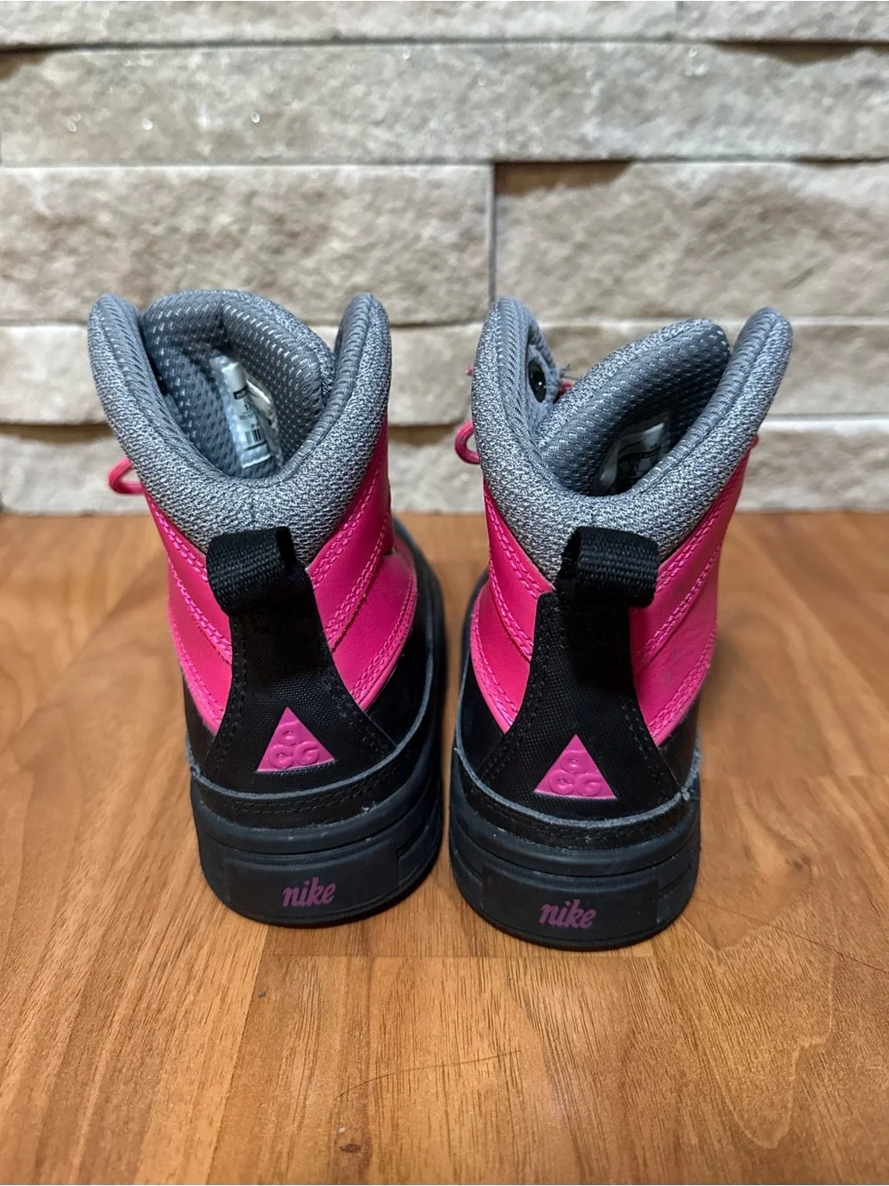 Nike Youth Pink Black Gray Woodside 2 High ACG Leather Winter High Top Boots